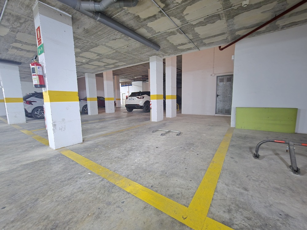 Parking privado con acceso inmediato en La Loma, Torrevieja — comodidad total