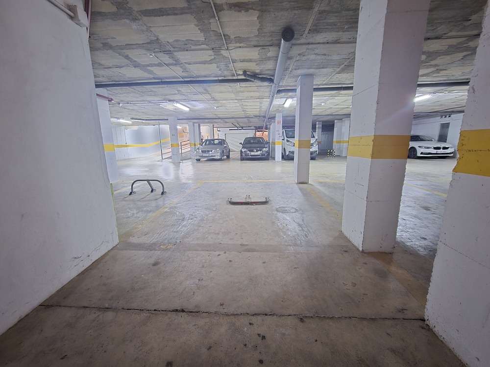 Parking privado con acceso inmediato en La Loma, Torrevieja — comodidad total