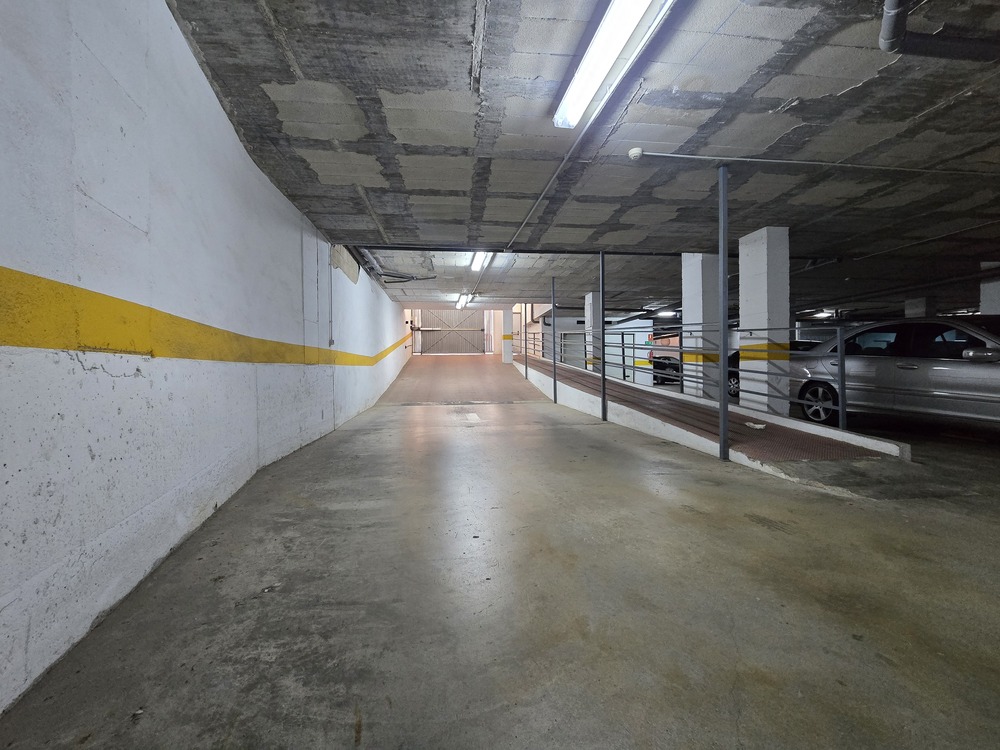 Parking privado con acceso inmediato en La Loma, Torrevieja — comodidad total