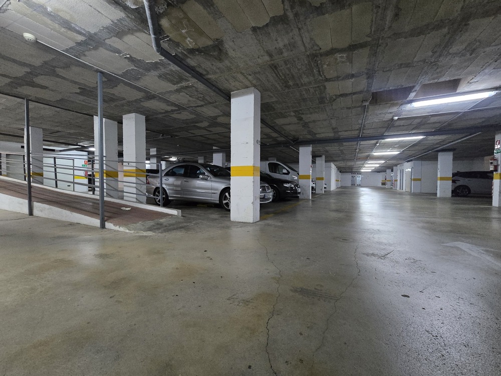 Parking privado con acceso inmediato en La Loma, Torrevieja — comodidad total