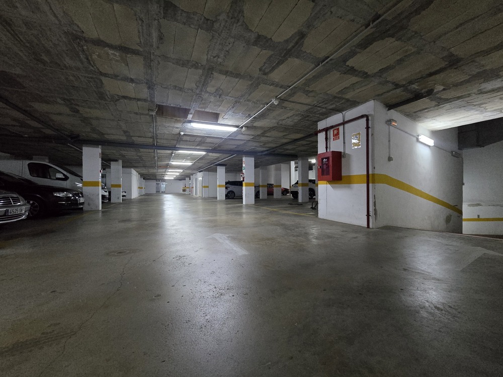 Parking privado con acceso inmediato en La Loma, Torrevieja — comodidad total