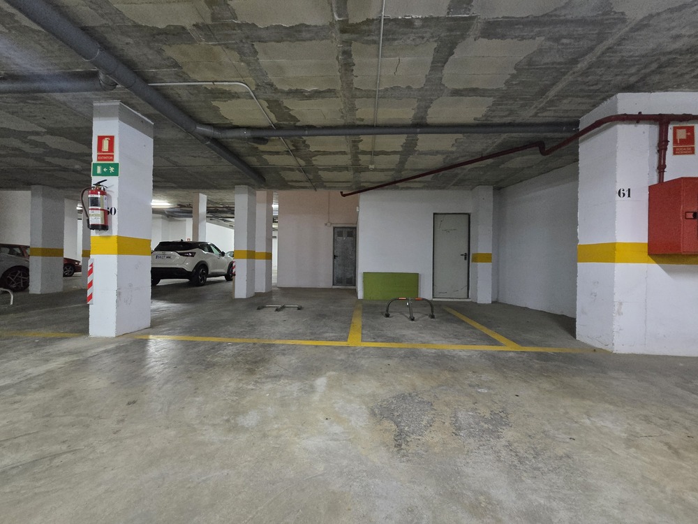 Parking privado en La Loma, Torrevieja — a 700 metros de la brisa marina