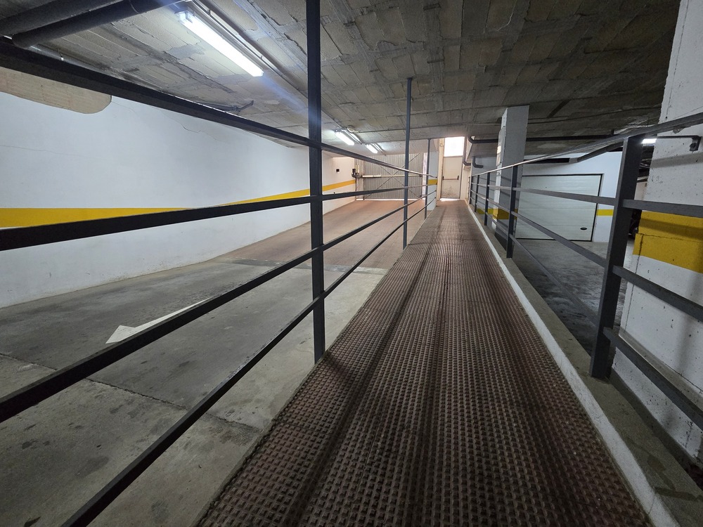 Parking privado en La Loma, Torrevieja — a 700 metros de la brisa marina