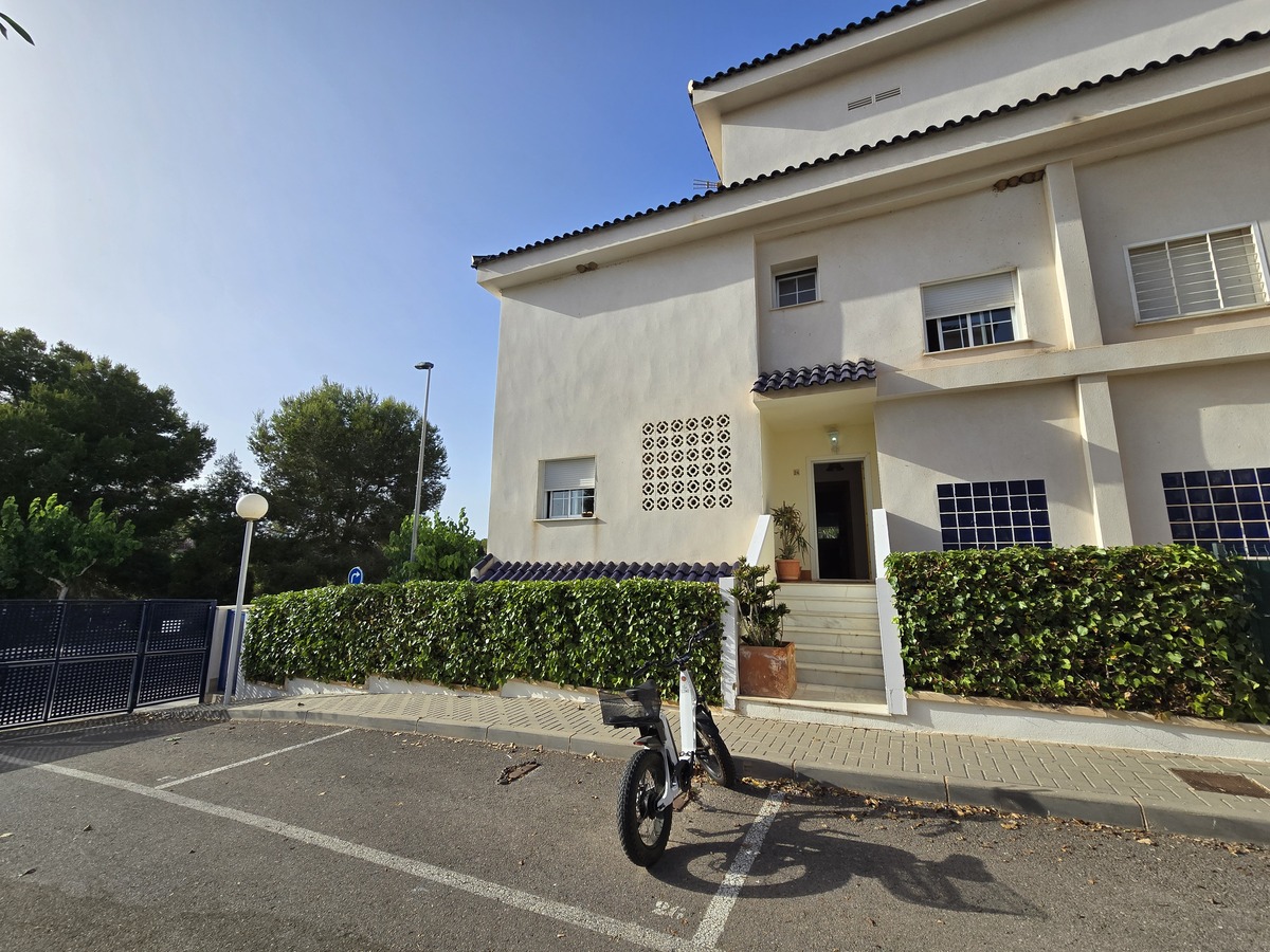 Dúplex con vistas al mar y piscina en Mil Palmeras — 3 dorm. y 119 m²