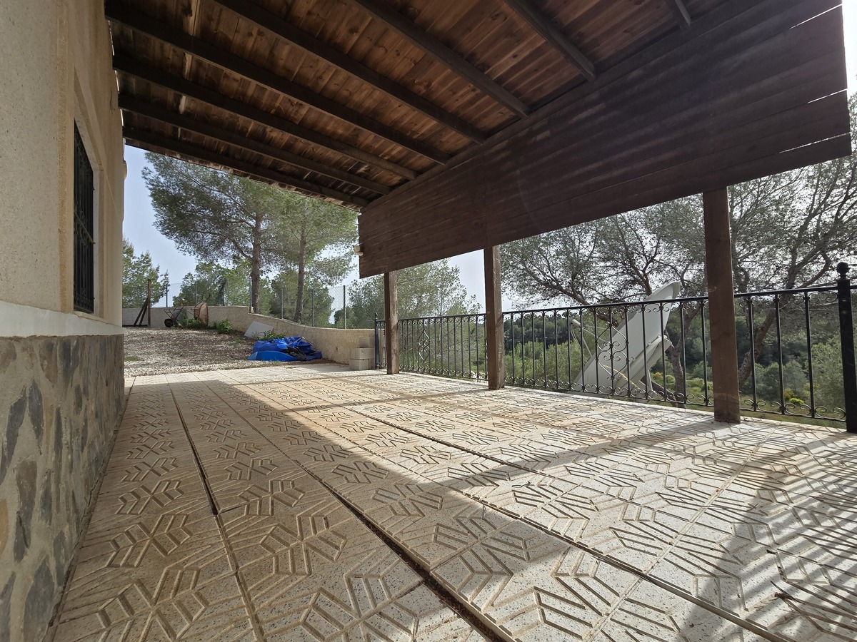 Villa independiente con 6.000m² de parcela en Pinar de Campoverde — vistas únicas