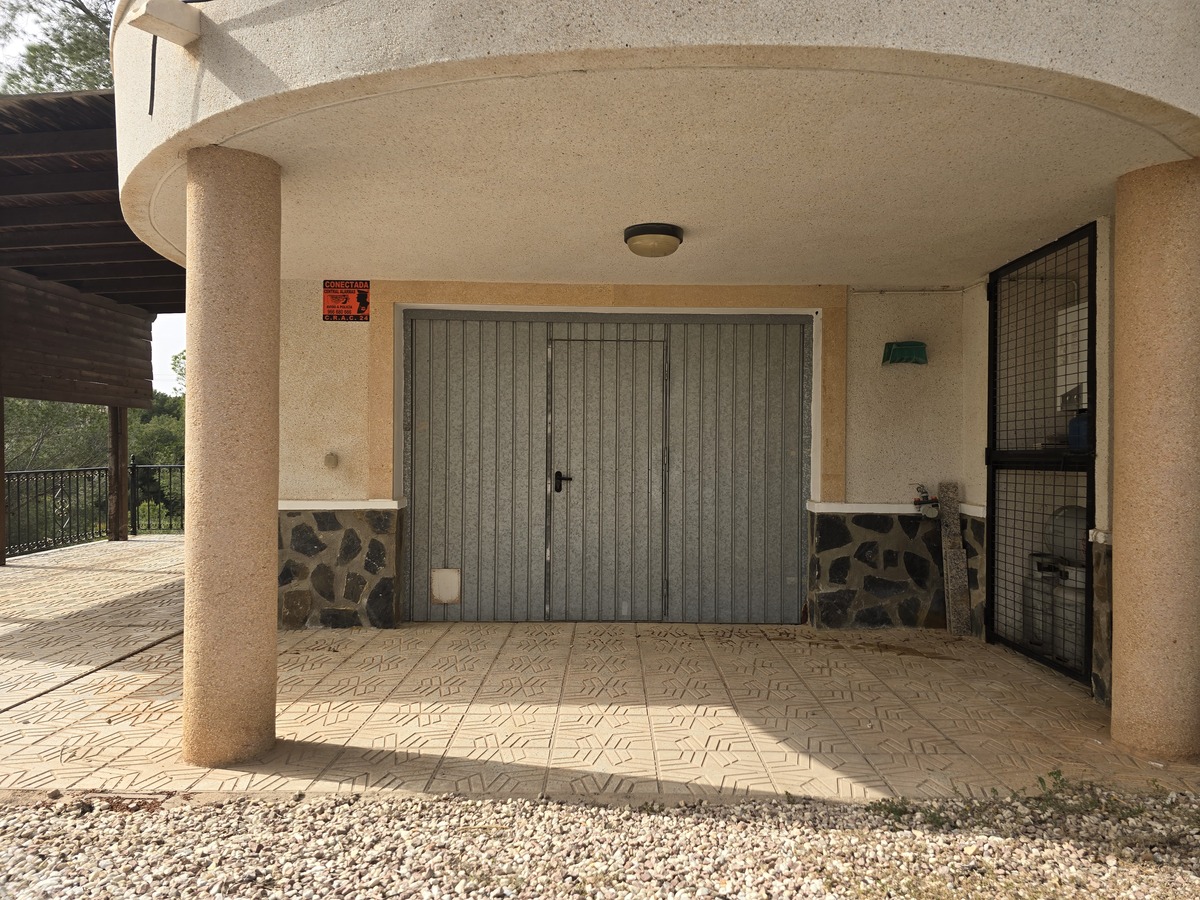Villa independiente con 6.000m² de parcela en Pinar de Campoverde — vistas únicas