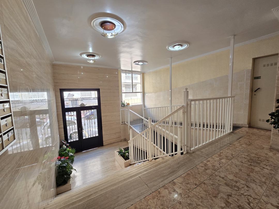 Ático con terraza esquinera de 40 m² en La Loma, Torrevieja — incluye garaje